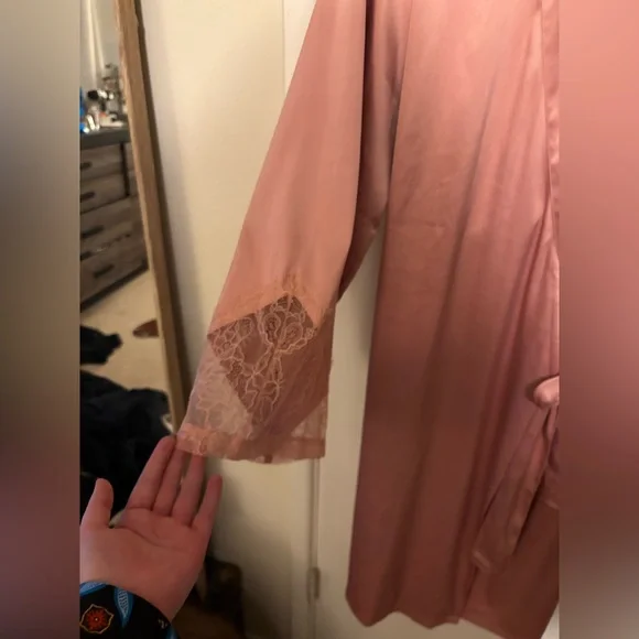 Victoria's Secret Chantilly lace kimono robe - Picture 5 of 10